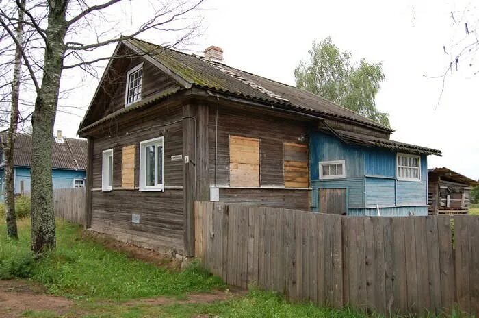 Погода на месяц хвойная новгородская. Посёлок Хвойная Новгородская область. Варламов в Хвойной Новгородской области. Ленинская улица дом 12 в Хвойной Новгородской области.