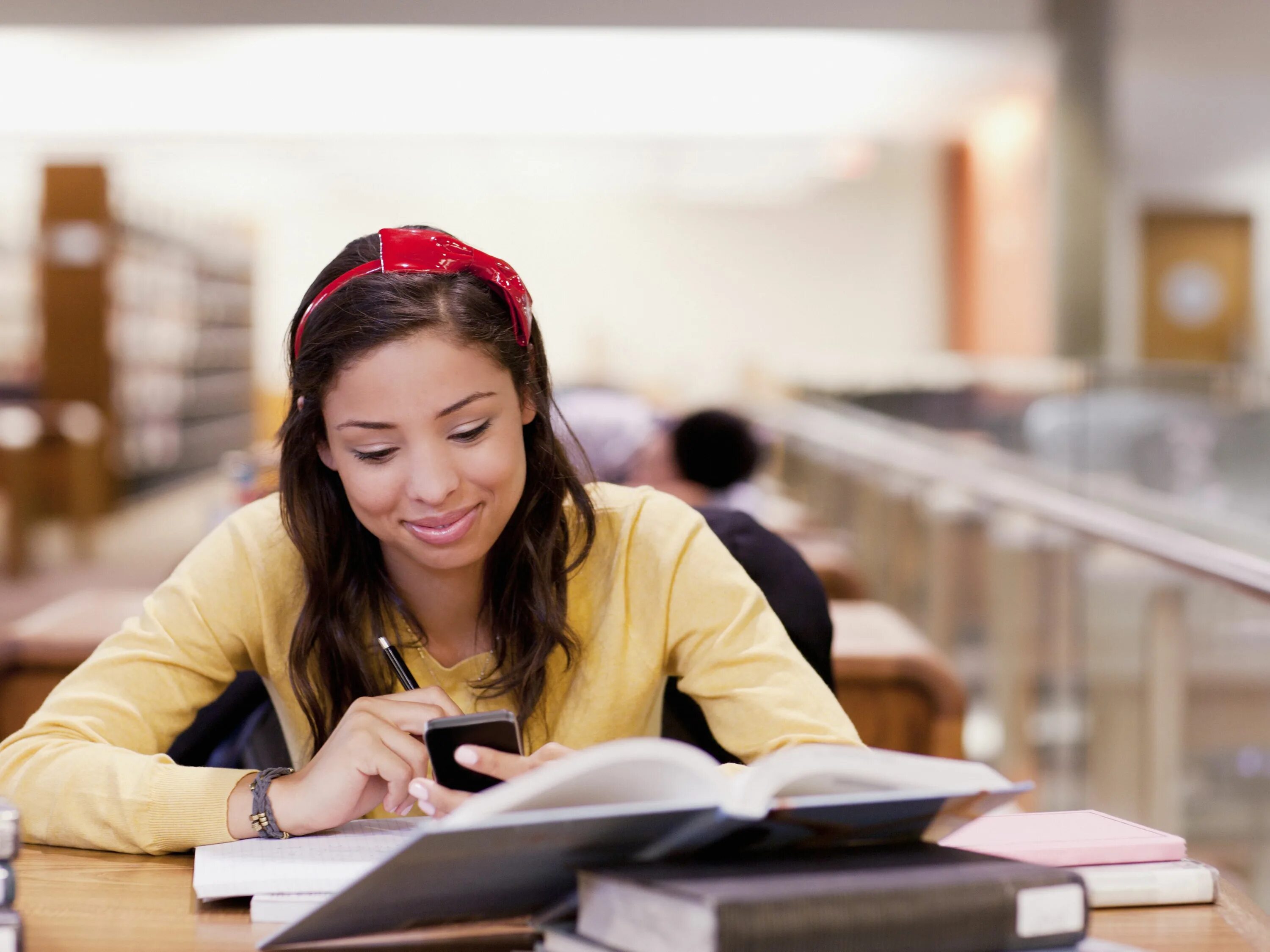 Students studying. Learning english картинки. Activities примеры. How to learn language effectively. Иностранные языки.