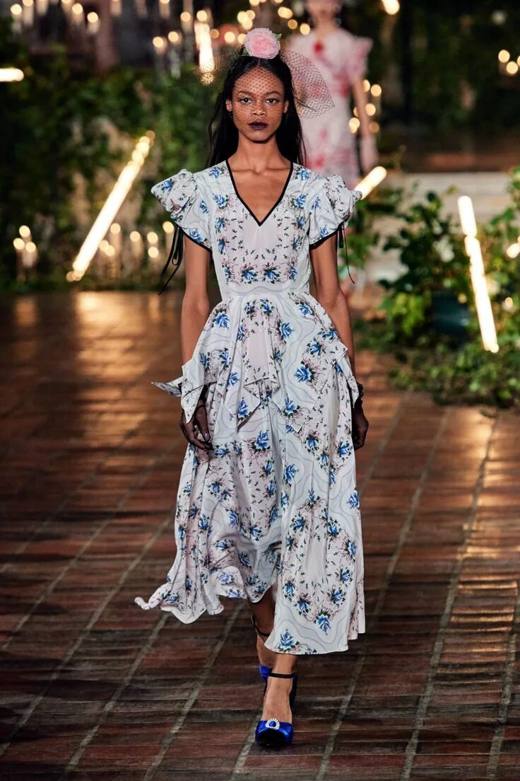 Платье модные тенденции 2020 фото Valentino в 2020 г Готовое изделие, Модные стили, Летние стили