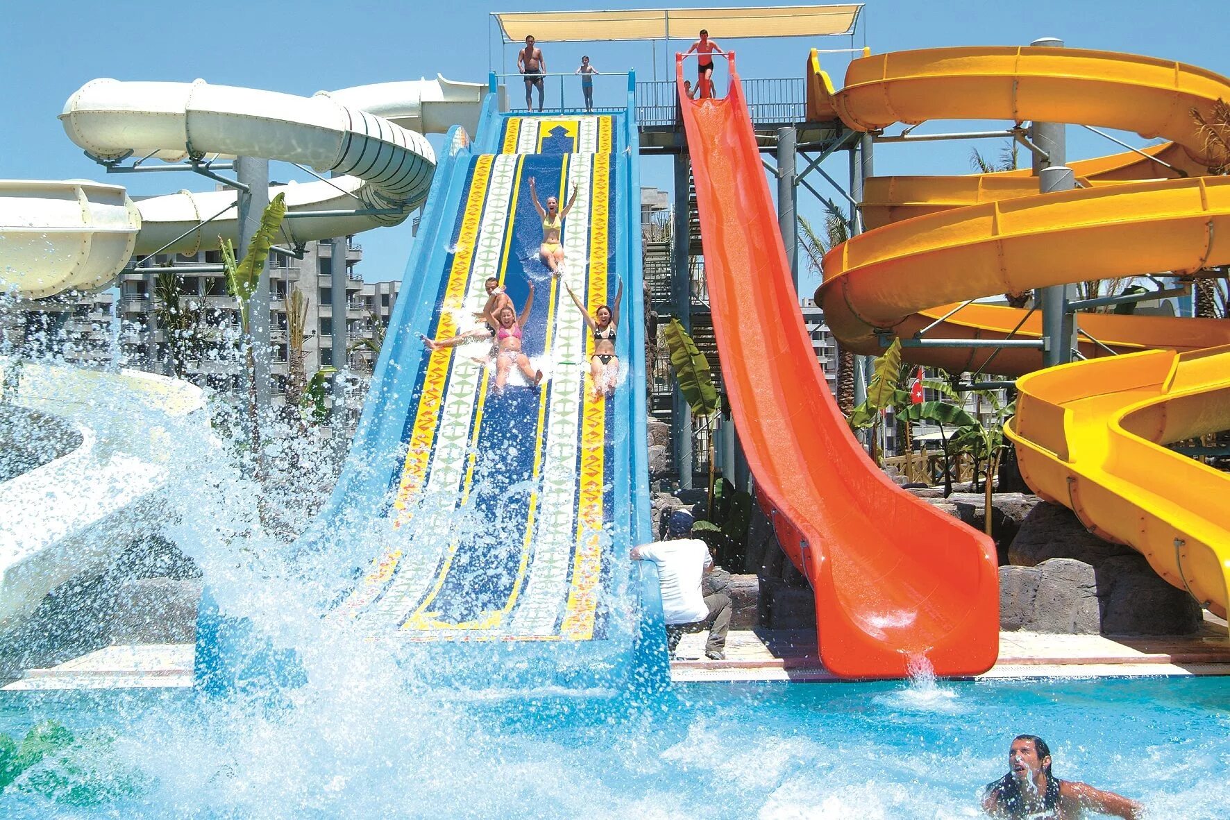 Отели с горками для детей. Royal Wings Анталья. Турция Aqua Park. Аквапарк в Турции Анталия. Роял Холидей Палас аквапарк.