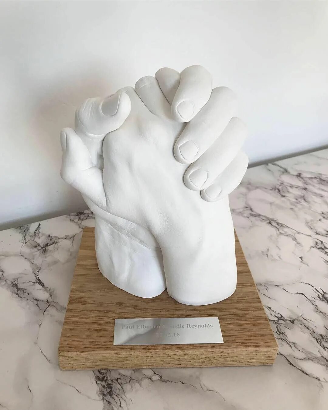 руки из гипса. скульптура рук из гипса. слепок рук из гипса. скульптура рук из гипса. слепок рук гипс.