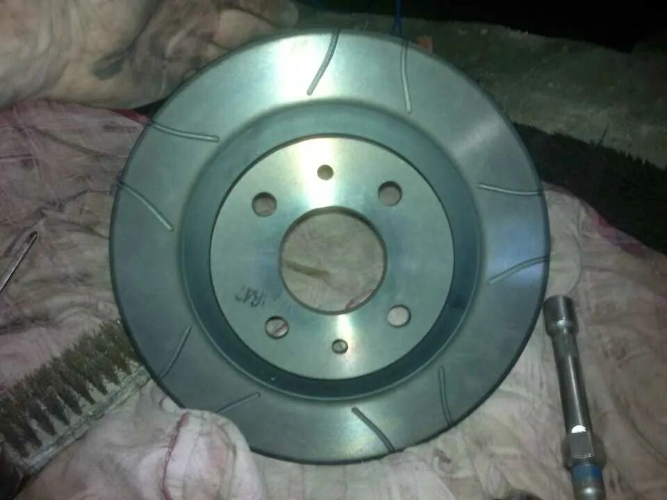 Тормозные диски как отличить подделку. Brembo 09907875 диск тормозной. brembo max line ford. тормозные диски поделки.