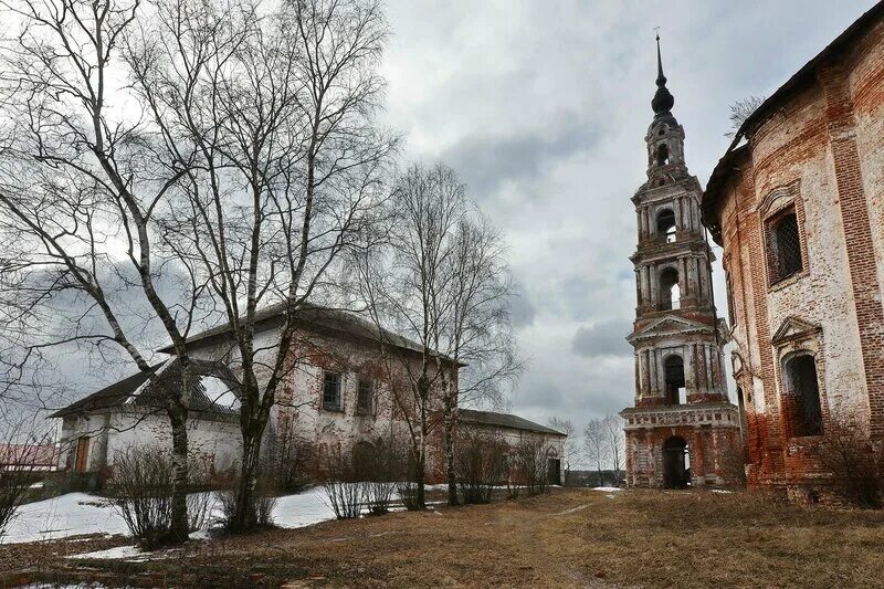 Курба ленинградская область. Курба воскресенский храм. Старая курба. Старая курба. Старая курба.