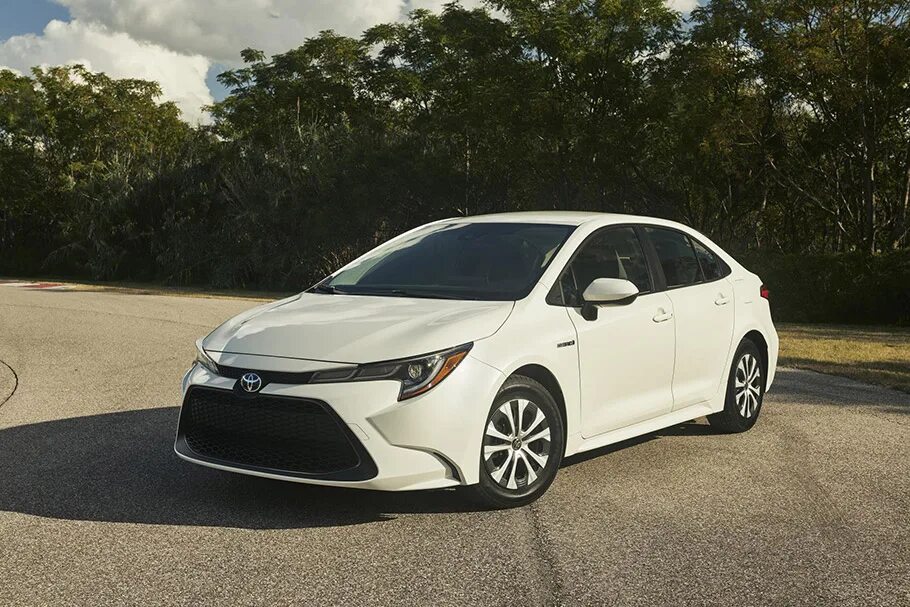 Toyota королла гибрид. Toyota corolla hybrid 2020. Toyota corolla 2019 hybrid. Toyota corolla 2019 hybrid. Тойота королла 2020 гибрид.