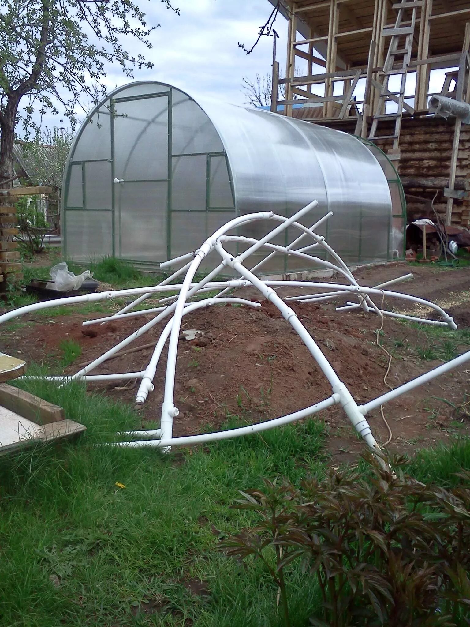 Парник из труб ппр 20мм. Как сделать каркас из труб пластиковых. Теплица из поликарбоната из пропиленовых труб. Теплица из поликарбоната из пропиленовых труб. Домик из полипропиленовых труб.