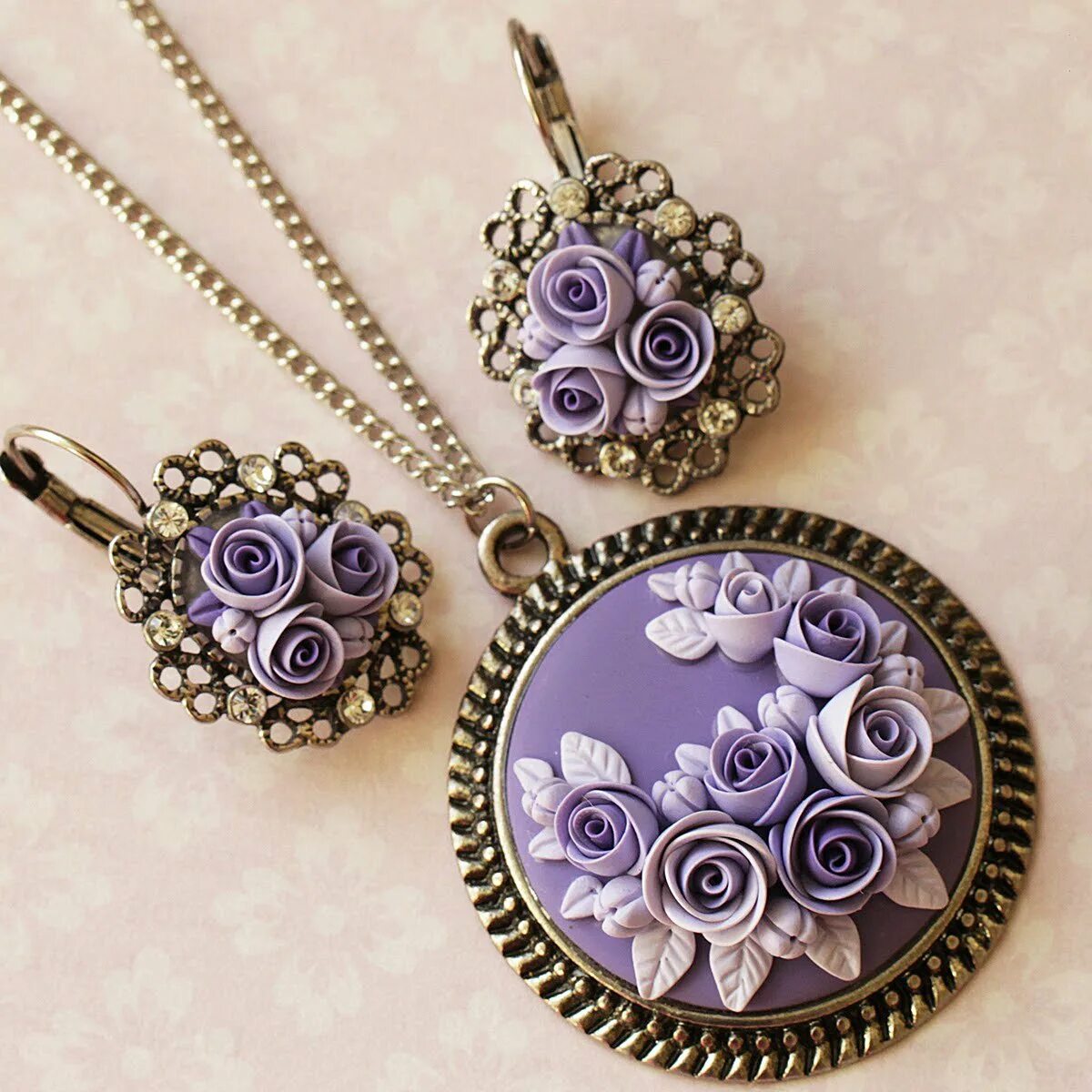 Изображение мастера украшения. Мастер украшений 1 класс изо. Мастер укрощения. Изображение мастера украшения. Греческий сутаж.