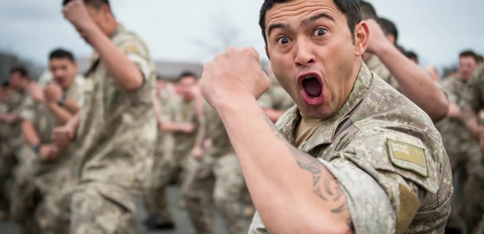 Army исполнитель. Gap year только армия. реклама career army. gap year и армия мем. лимит army блоггер фото.