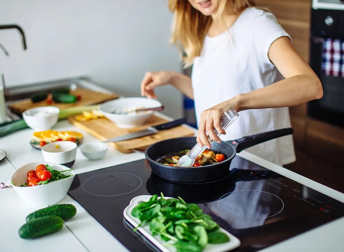 Готовка еды. Приготовление на кухне. Хобби готовка. Готовка на кухне домашняя. Давайте готовить вкусно