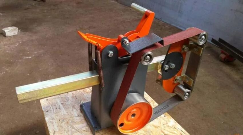 Шлифовальный станок гриндер grinder. Гриндер ленточный своими. Гриндер 100х1000. Поворотный узел гриндера сга-50. Гриндер ленточный.