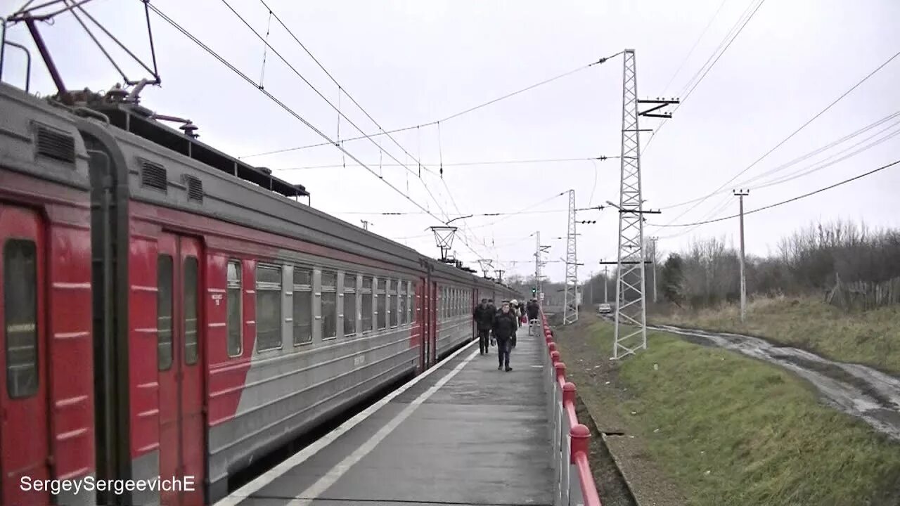 Расписание электричек ясногорск тула сегодня с изменениями. Станция Ясногорск Тульская область. ЖД вокзал Ясногорск Тульская область. Электричка Тула Ясногорск. Эр2к 1152.