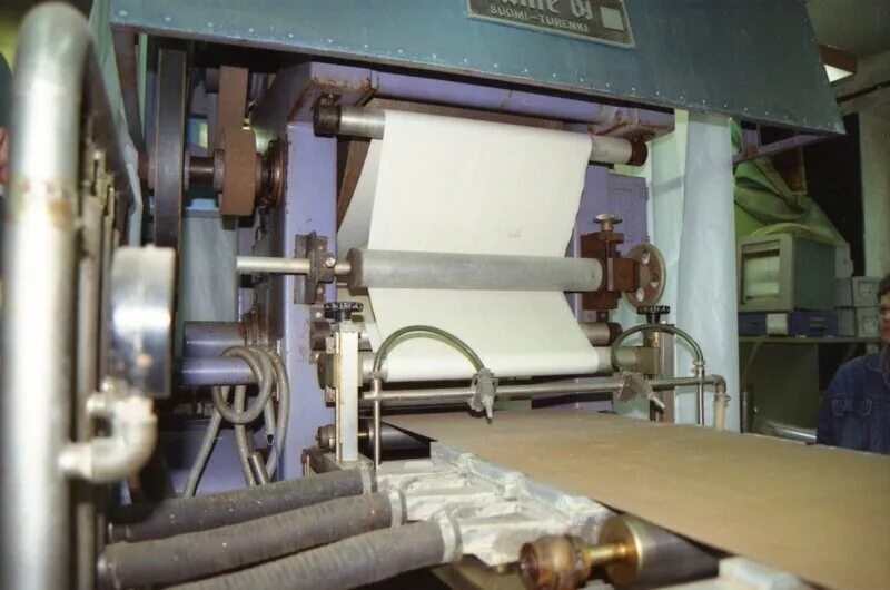 Процесс изготовления бумаги. Изготовление бумаги из дерева. Технология производства бумаги. Деревья для изготовления бумаги. Как получить бумагу