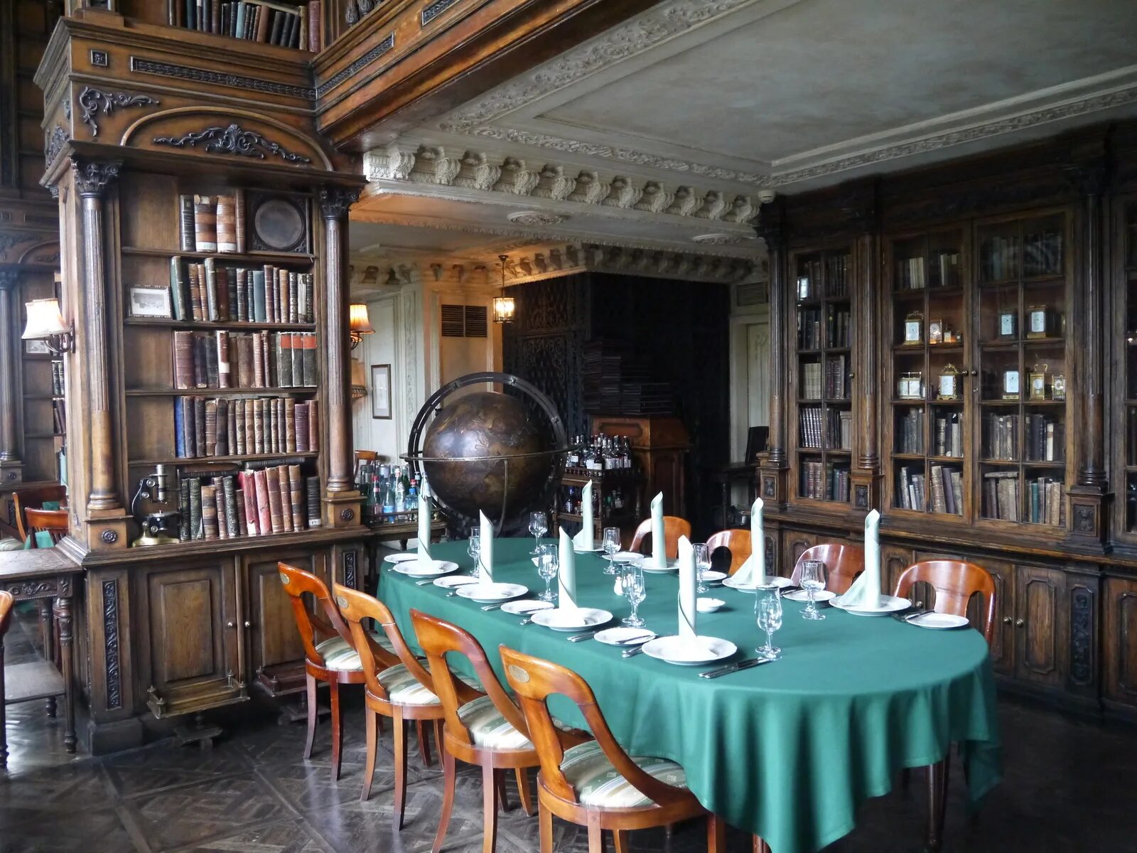 Пушкин ресторан пушкин. Кафе пушкин интерьер. Ресторан пушкин аптекарский зал. Кафе пушкин библиотека. Ресторан пушкин зал библиотека.