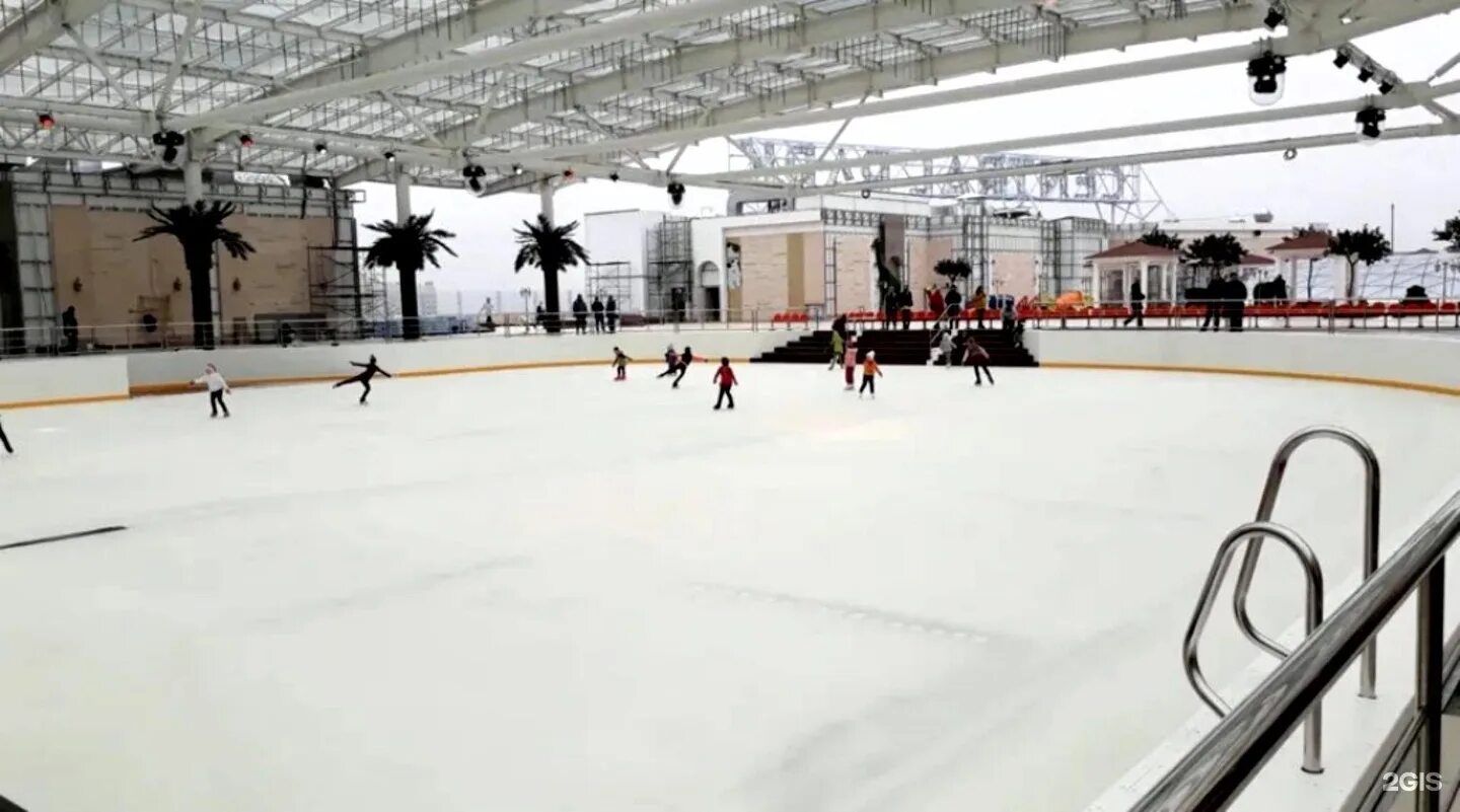 Центр парк каток курск. Каток централ парк курск. Центр парк каток. Каток на крыше централ парк курск. Центр парк каток курск.