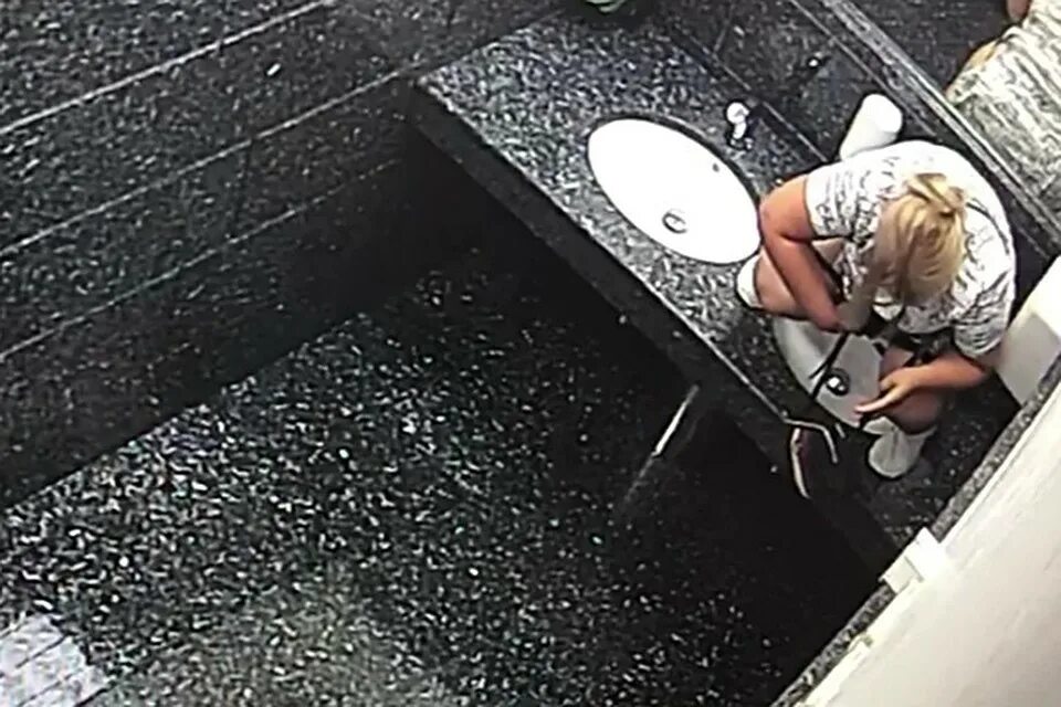 девочки не окажутся на соседних местах