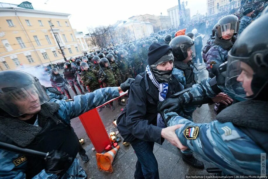 Беспорядки на Манежной площади 2010. Митинг на Манежной площади 2010. ОМОН Манежной площади 2010.