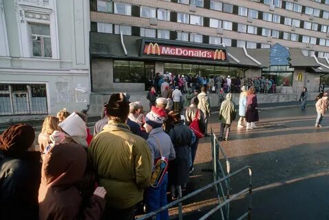 Очередь в макдональдс 1990