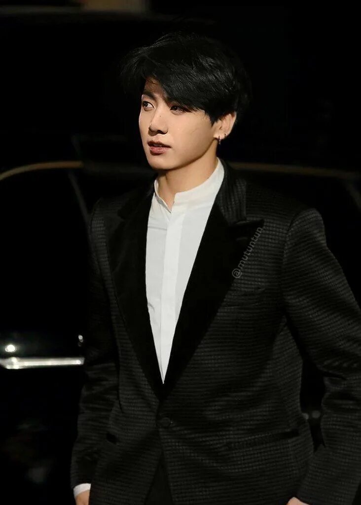 Бтс чонгук босс. Чонгук бизнесмен. Чонгук в профиль 2021. Чон чонгукв чергом костюме. Чонгук из бтс 2020.