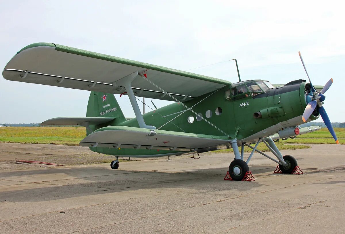 Кукурузник АН-2. Самолёт кукурузник АН-2 военный. Военный самолет ан2. Самолет ан2 зеленый.