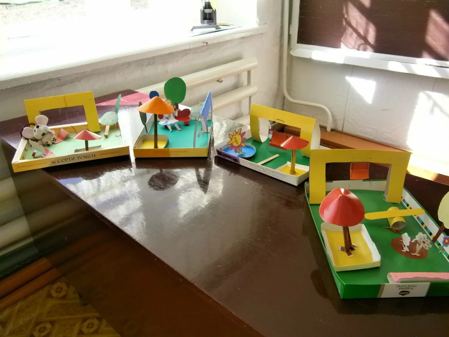 Макет детской площадки в детском саду. Игровая площадка из бумаги. Детская площадка макет. Технология детская площадка. Технология 3 класс детская площадка.