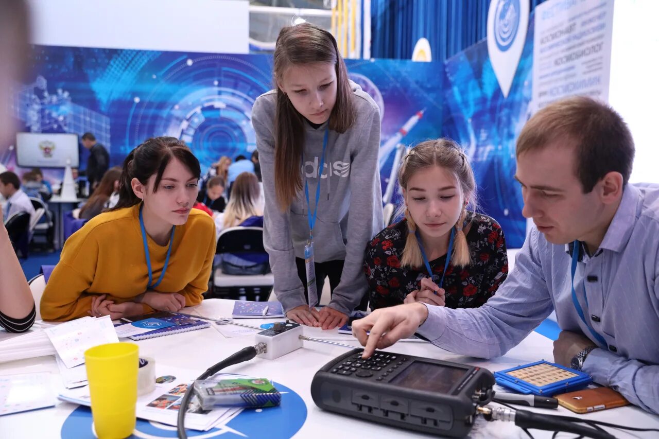 Будущее подростка. Школа будущего ученики. Будущее школьников. Талантливые подростки. Выбор профессии.