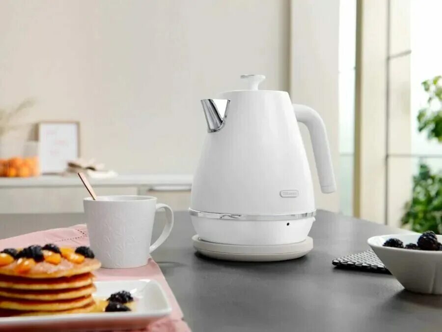 Как выбрать чайник для дома. Delonghi kbla2001.w. чайник delonghi kbin2001.w 0210110139. delonghi kbi 2011.w. чайники электрические delonghi distinta kbin 2001w.
