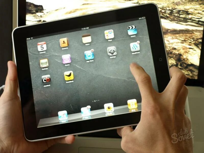 Планшет за 8000 рублей. Планшет epad 7". Есть ли на планшете. Apple ipad 2010. Планшет в руках.