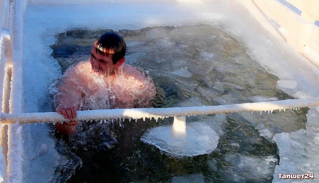 Крещение Иордань. Крещение в Улан-Удэ купания. Купание Тайшет крещение. Крещение в Иркутске в 2022 году. Можно мыться 7 апреля