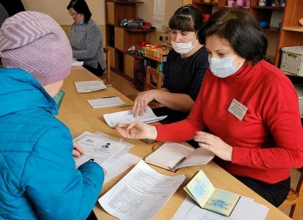 Поддержка населения фото. Выдача пенсионного. Выплаты людям. Соц выплаты фото. Социальный пенсионный фонд башкортостан