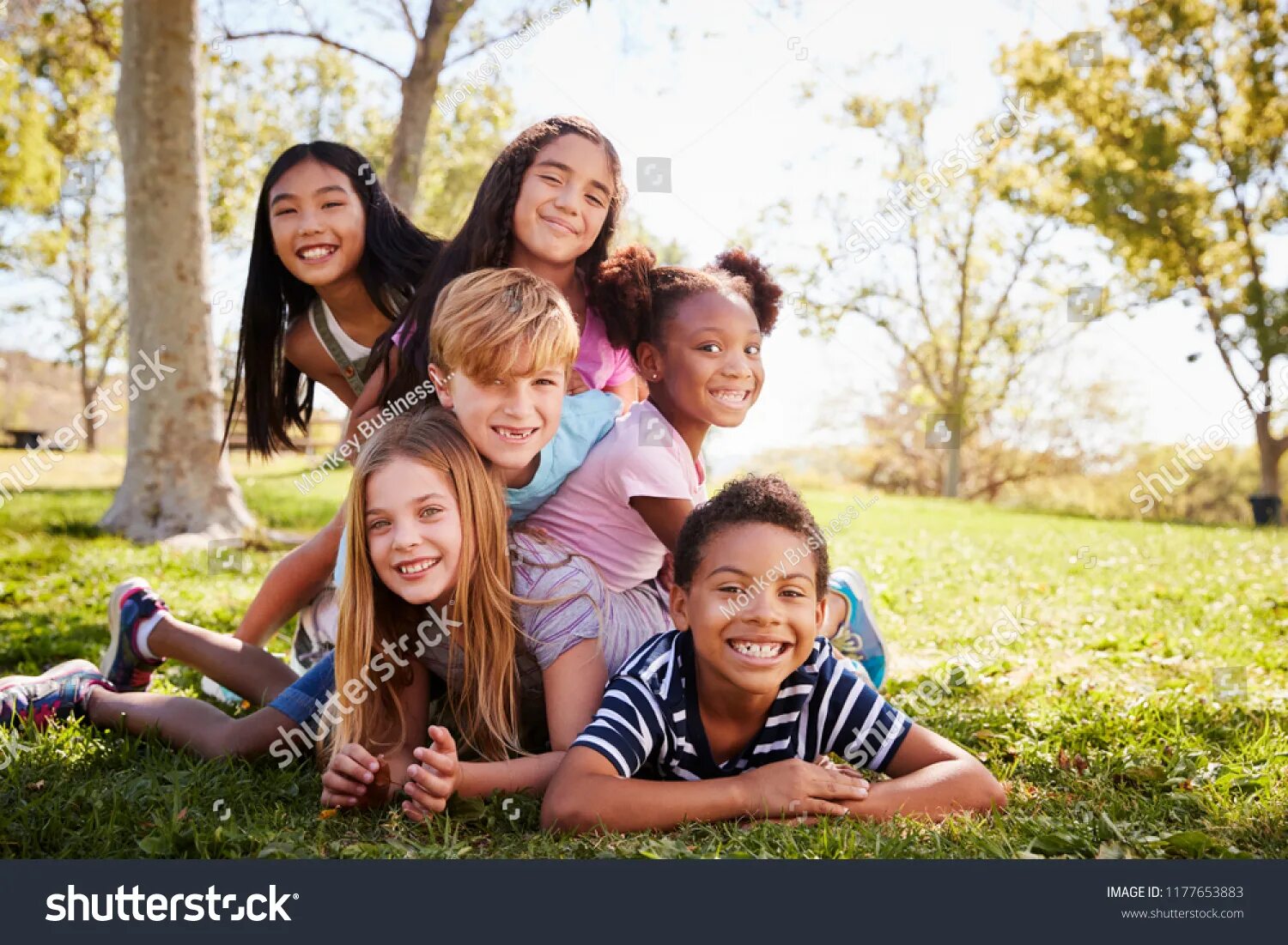 Много счастливых детей. The happy kids. The happy child. The happy kids. The happy kids.