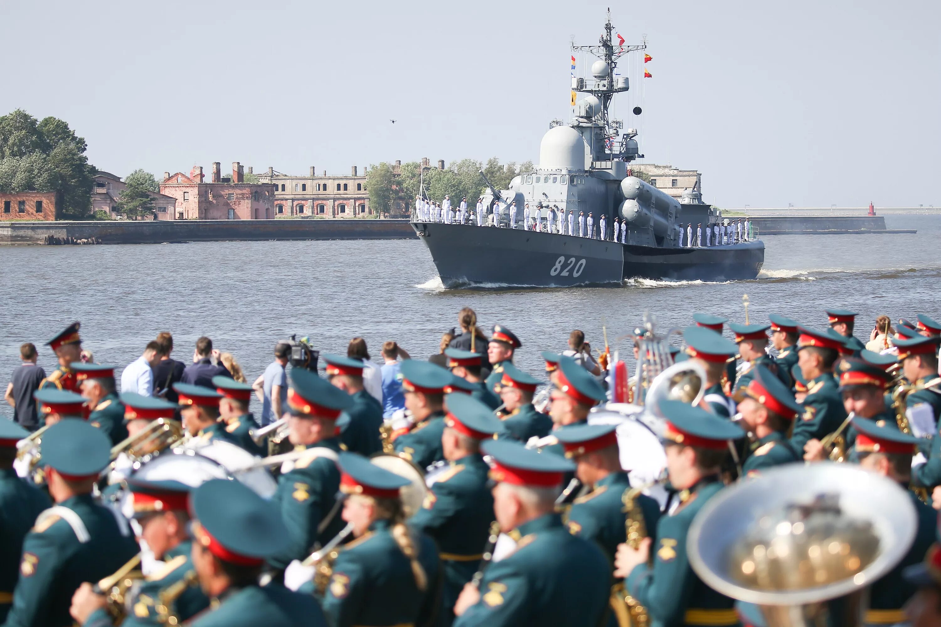Кронштадт парад. Парад вмф в кронштадте. вмф кронштадт. морской парад в кронштадте 2019. день военно-морского флота кронштадт.