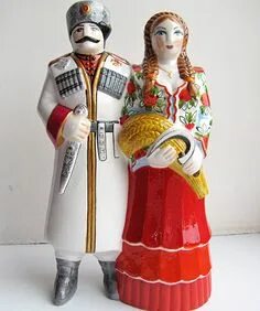 Фигурки в национальных костюмах