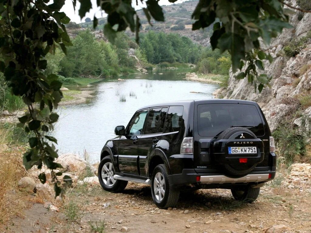 Митсубиси паджеро 4 поколение. Mitsubishi Pajero Mitsubishi Pajero. Митсубиси Паджеро 4. Мицубиси Паджеро 6. Mitsubishi Pajero 5.