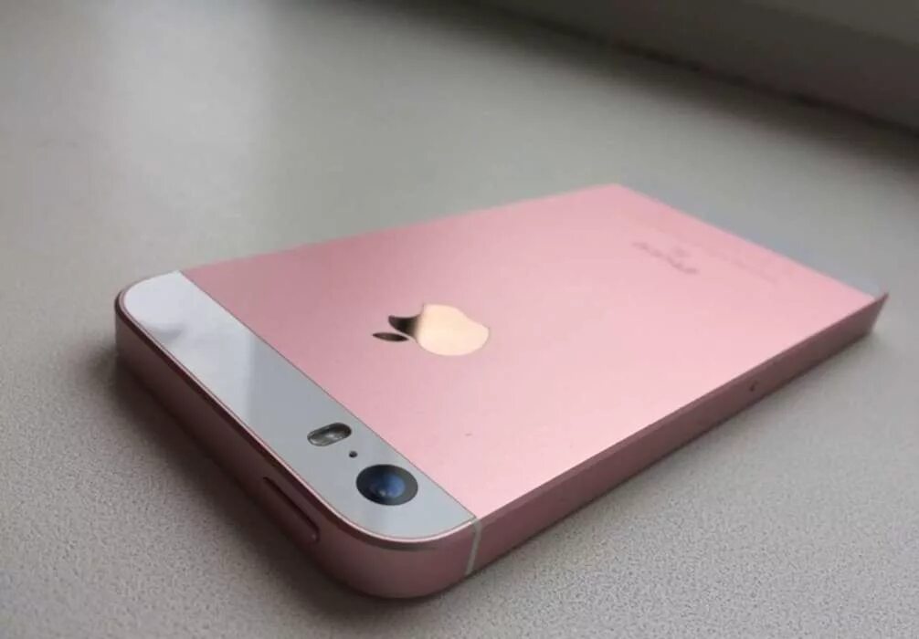 Как сделать розовый айфон. Iphone se Pink. Айфон се розовый. Айфон се розовое золото. Айфон 5 розовое золото.