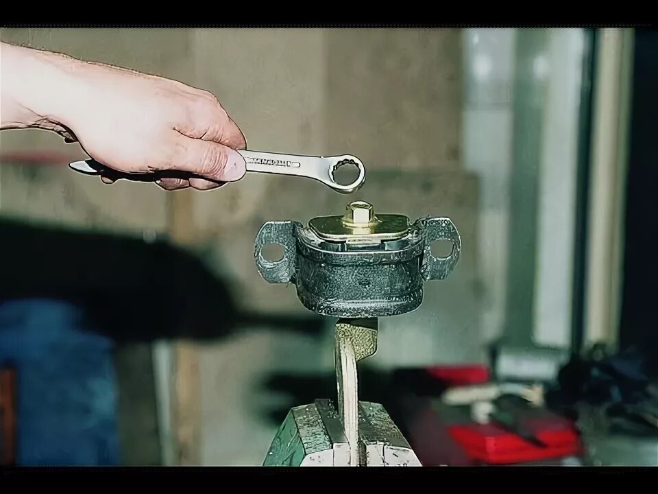 Как поменять заднюю подушку Замена задней подушки двигателя Opel Vectra C, 1,8 л, 2008 года своими руками