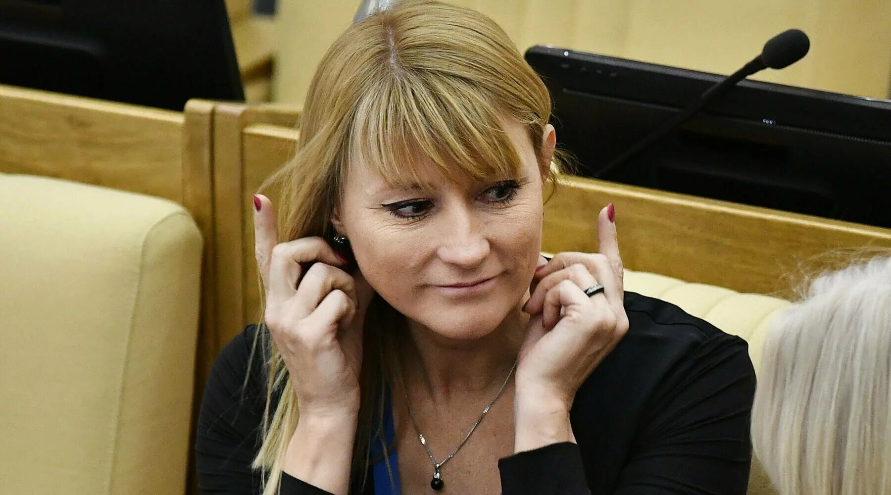 Спортсменка депутат. Светлана Журова в Думе. Светлана Журова депутат 2022. Светлана Журова 2021. Депутаты спортсмены в Госдуме.