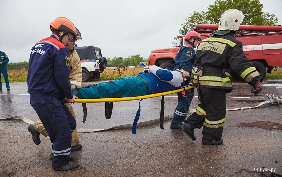 Номера полиции скорой помощи и пожарной. Номера телефонов экстренных служб. Номера мчс полиции скорой помощи и службы. Номера служб спасения. Номера мчс полиции скорой помощи и службы.