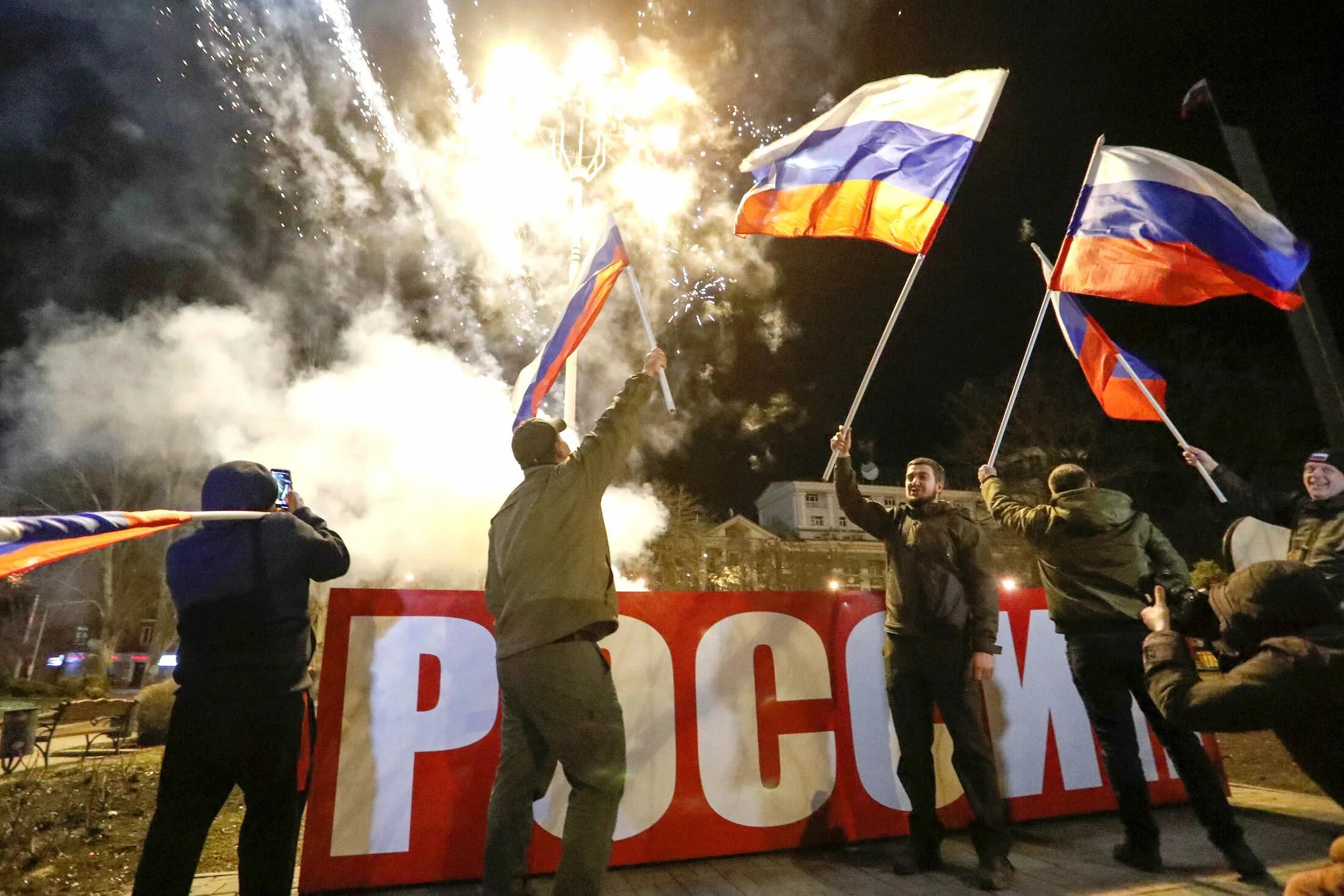 Не признает независимости. Украинский национализм. Донбасс. Россия против Украины. Русский флаг.