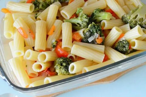 Макароны отварные с овощами