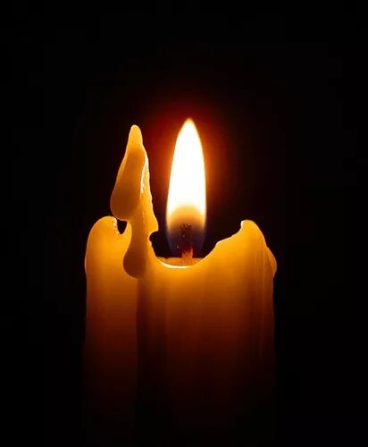 Свеча памяти. Горящая свеча. Траурная свеча. Огарок свечи. Горящая свеча 22.03 2024