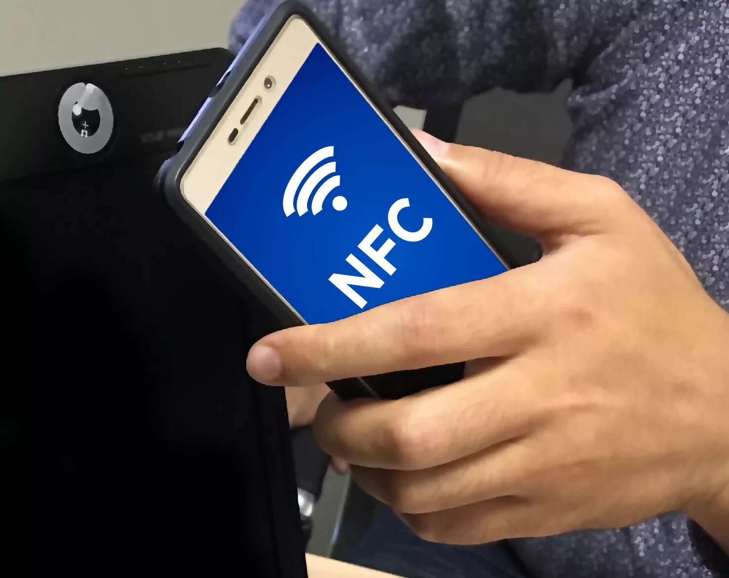 NFC технология. Что такое NFC В смартфоне. NFC картинки. Сканирование NFC.