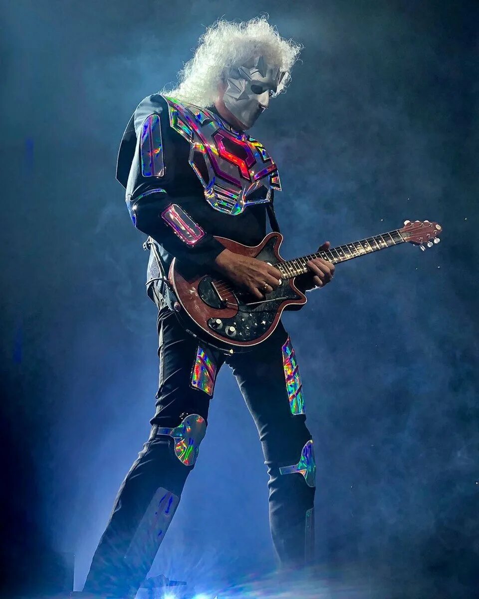 Гитарист квин. Брайан мэй. гитарист квин брайан мэй. brian may 2019. brian may 2025.