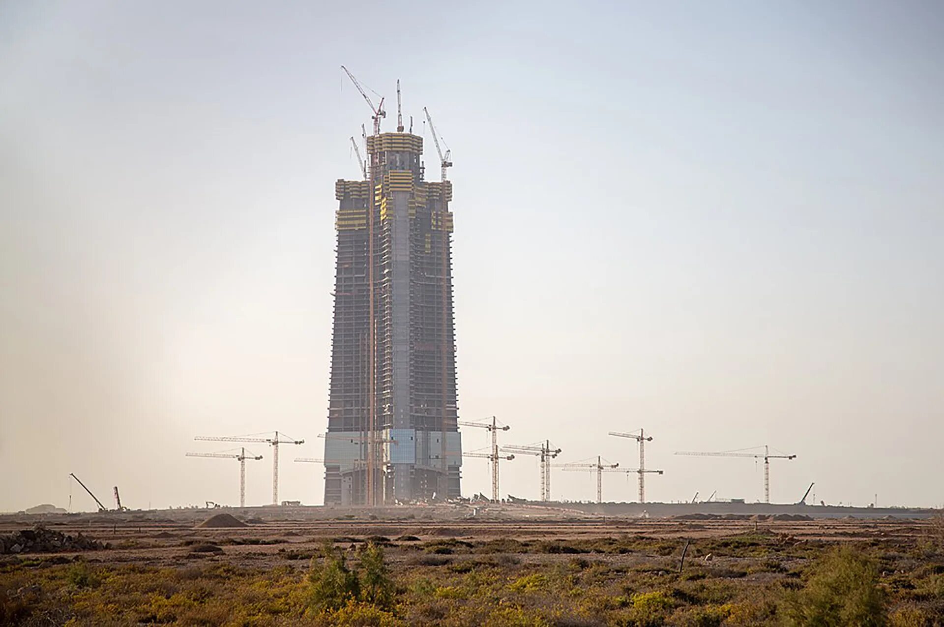 Саудовская аравия самая большая. Башня Джидда в Саудовской Аравии. Королевская башня в Джидде. Кингдом-Тауэр в Саудовской Аравии. Джида ТАВЕР.