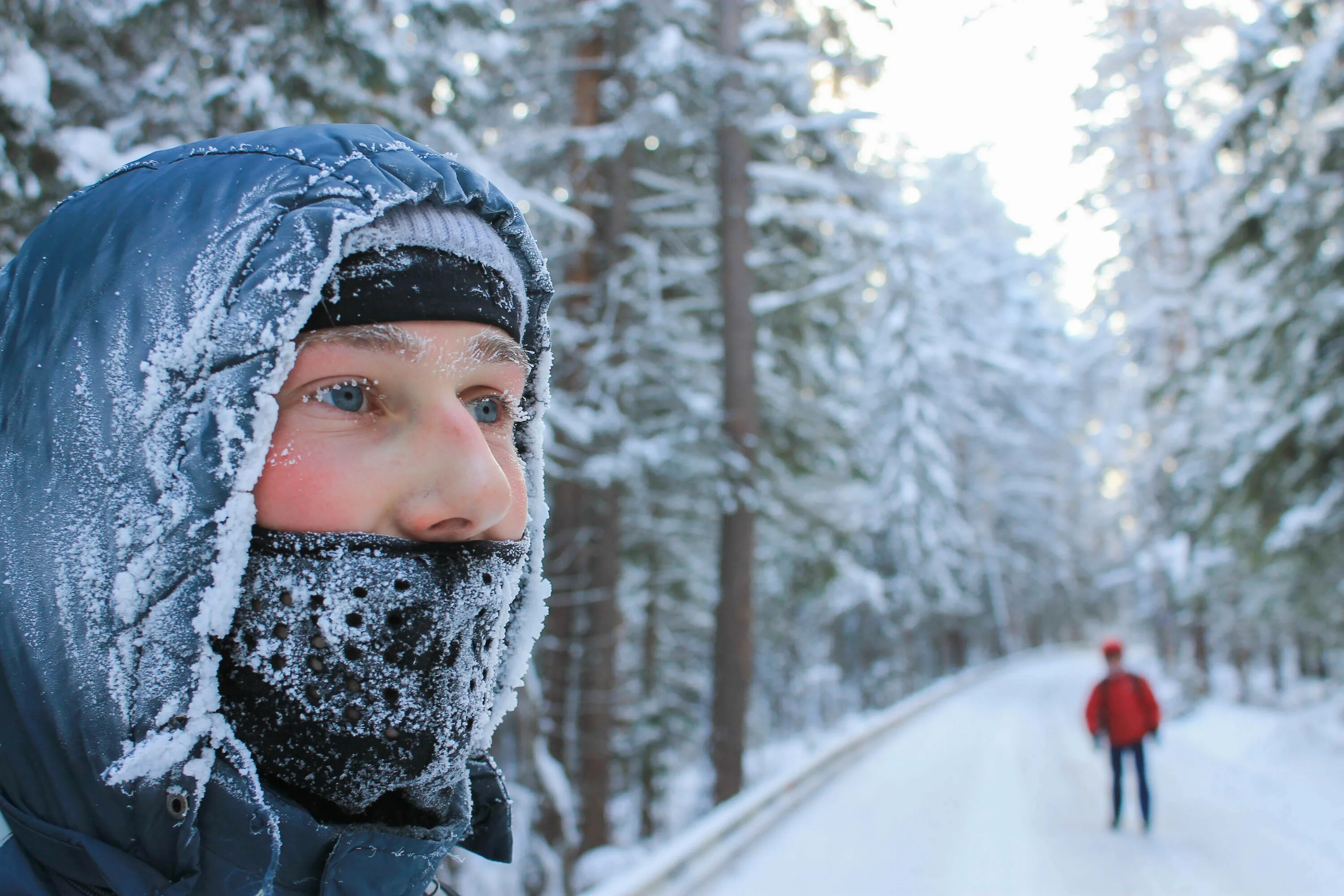 Russia winters are cold. Человек на холоде. Зима холода.