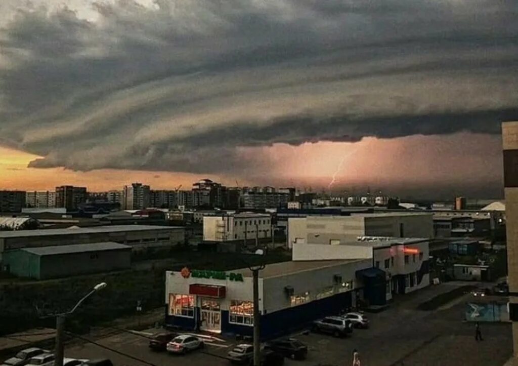 Барнаул буря. Шторм в барнауле 2018. ураган барнаул 2018 июнь. ураган в барнауле 23 06 2018. смерч в барнауле 2018.