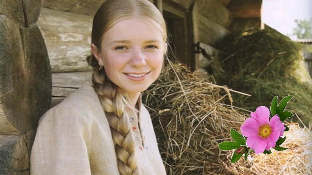 Славянские прически. Жила девушка с русой косой. Современные прически в русском стиле. Славянские девушки. Блондинка с косой.