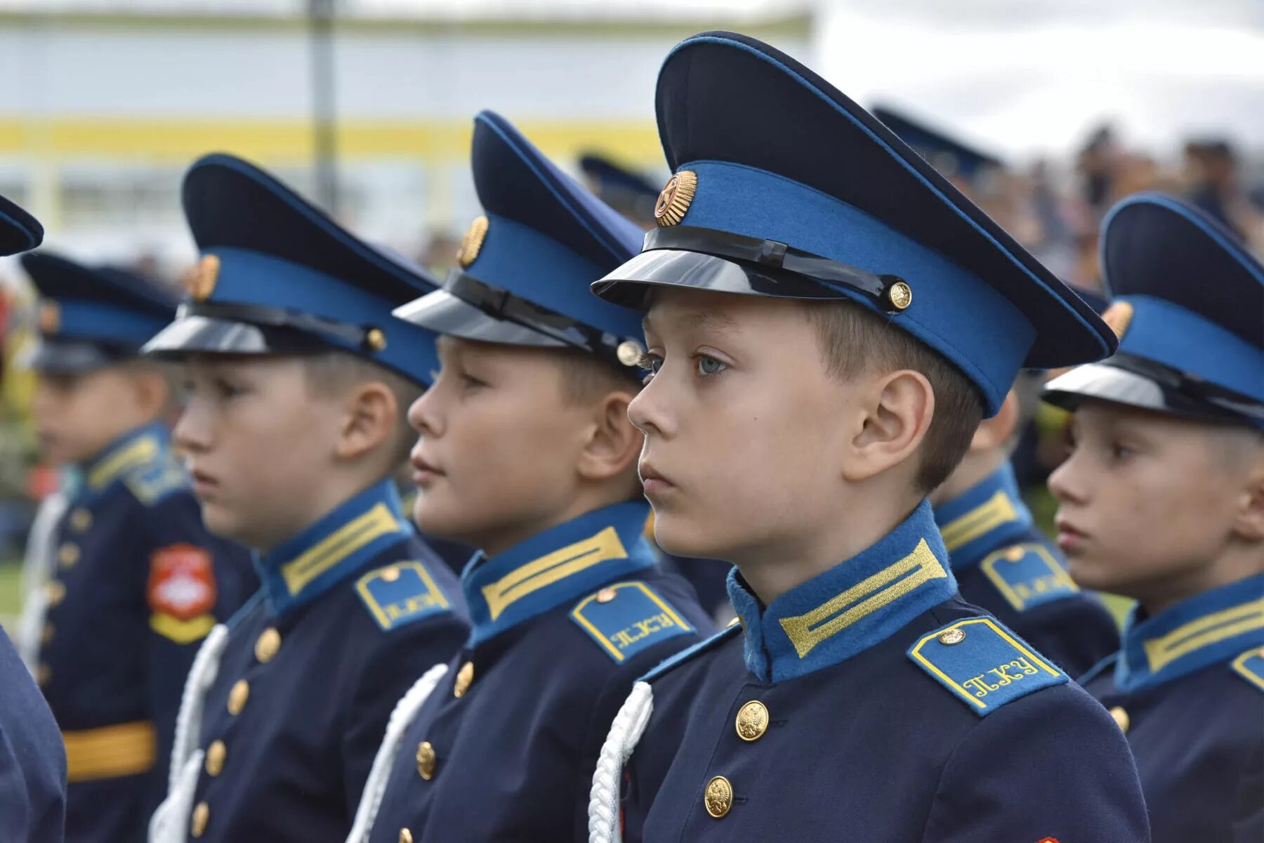 Кадетский класс президентский. Кадеты ВКС. Парадная форма президентского кадетского училища. Курсанты кадетского училища. Мальчишки курсанты.