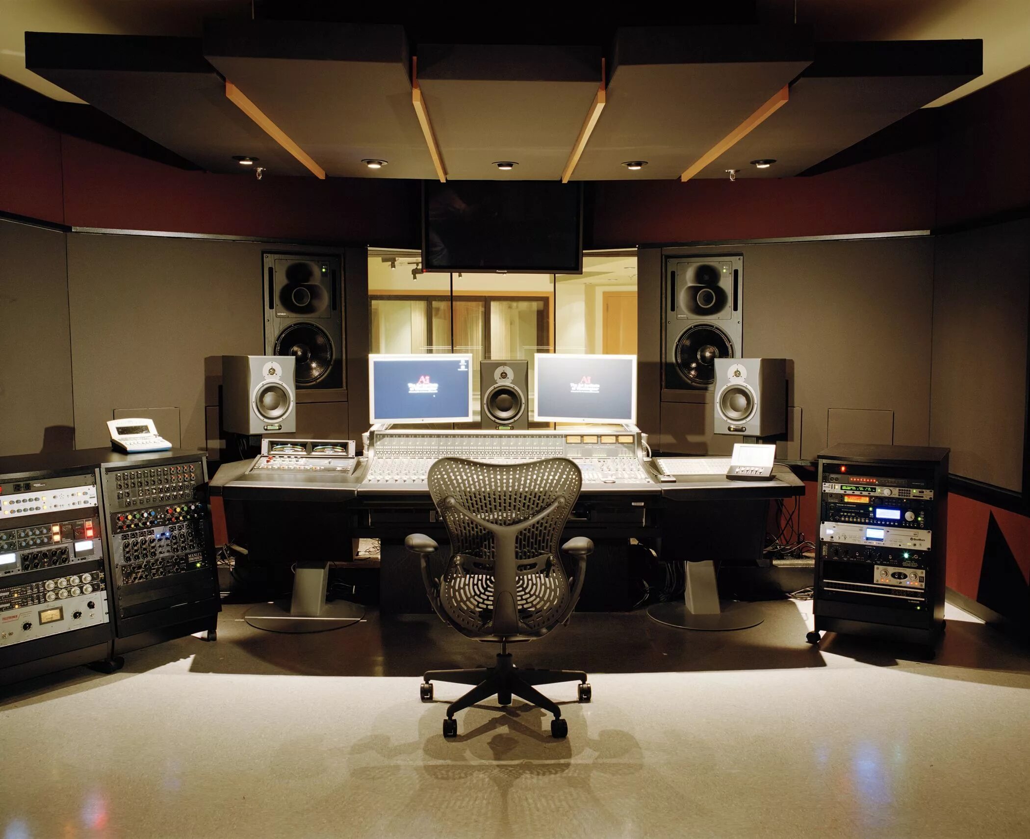 Professional record. Музыкальная студия. Студия звукозаписи. Профессиональная музыкальная студия. Комната студия звукозаписи.