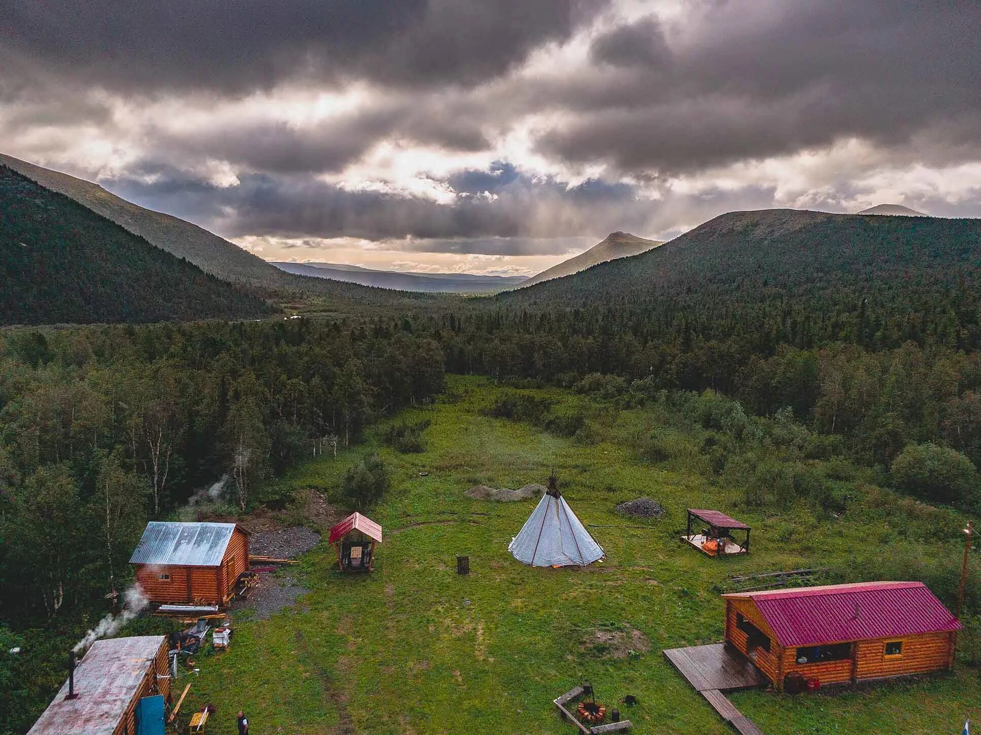 гора поперечная хребет зигальга. национальный парк башкирия уральские горы. жить в уральских горах. уральские горы таганай. заповедники приполярного урала.
