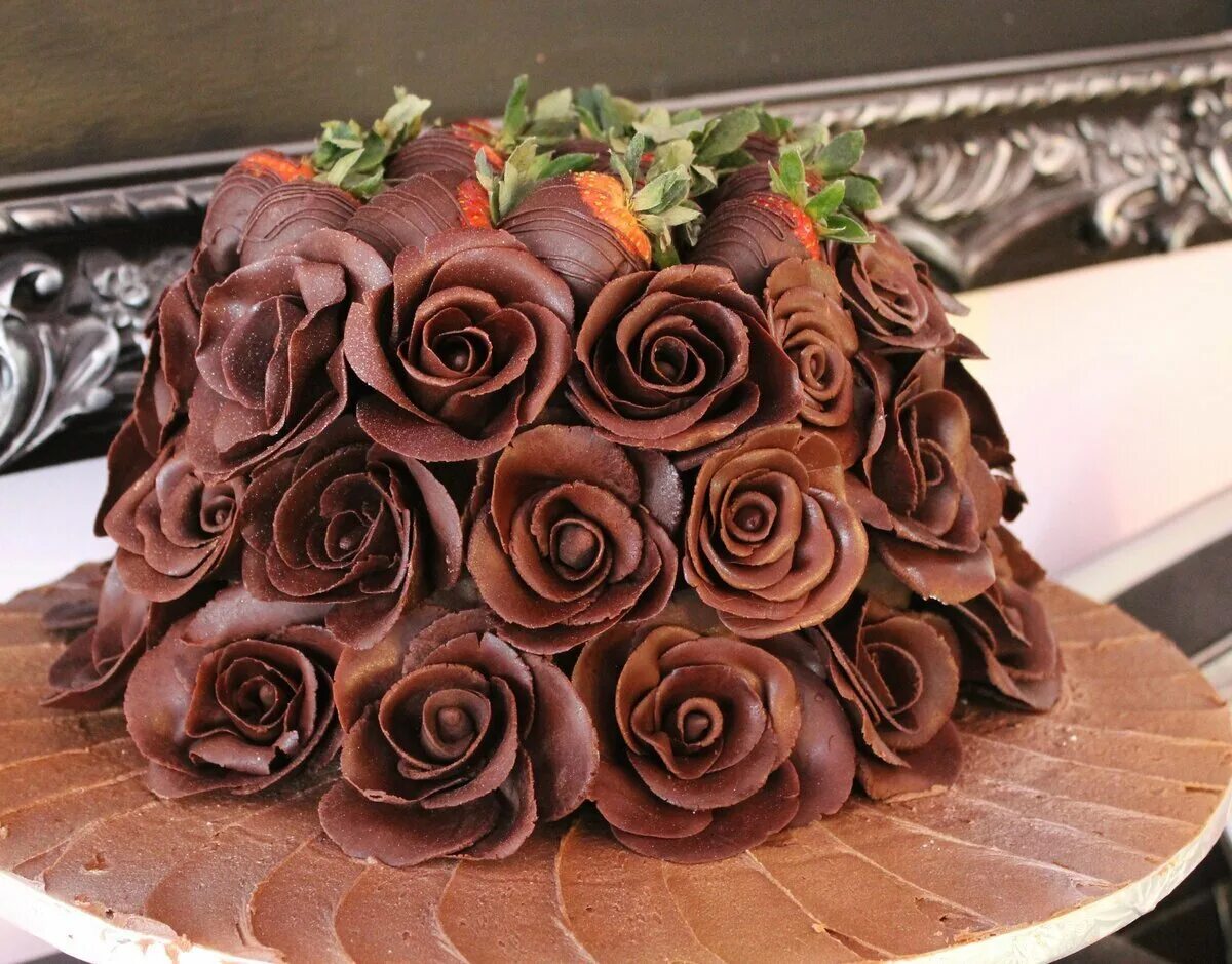 Изделия из шоколада. Шоколадные цветы. Шоколадные розы. Цветы из шоколада. Шоколадные позы.
