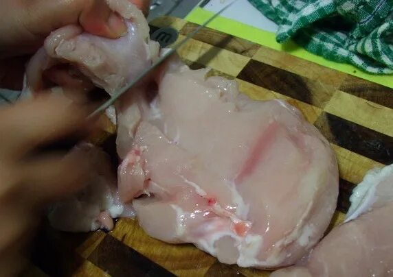 Зеленое мясо в куриной грудки. Плесень на куриной грудке. Гриб похожий на куриную грудку.